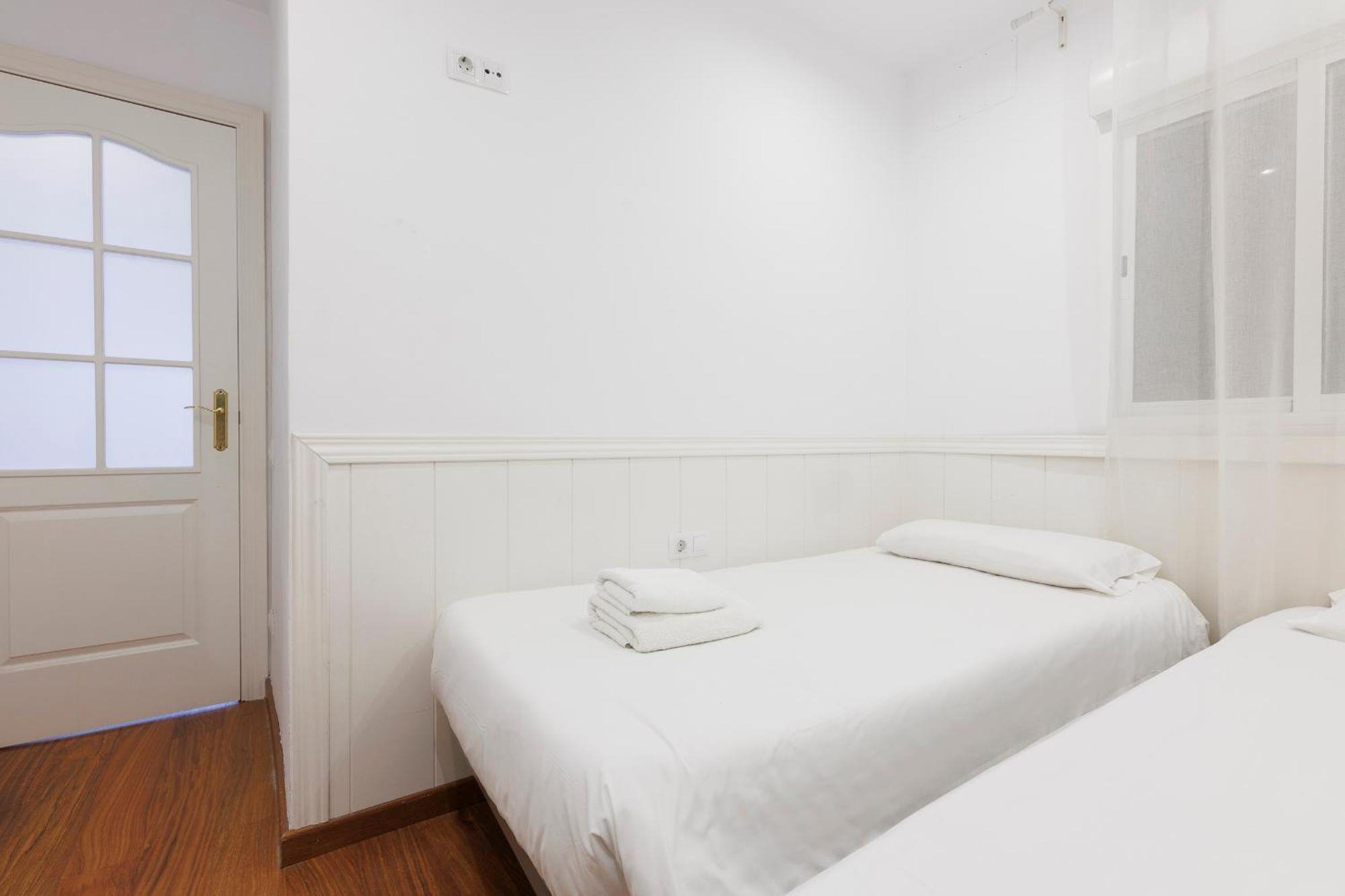 Aparteasy - Private Terrace, 3-Bedroom Apartment Barcelona Exteriör bild
